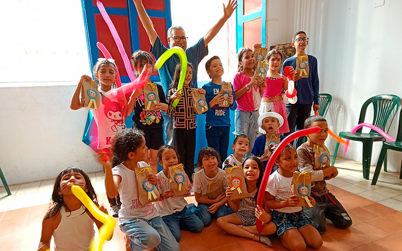 Grupo de niños participantes en el Taller de Arte infantil 2024-2025